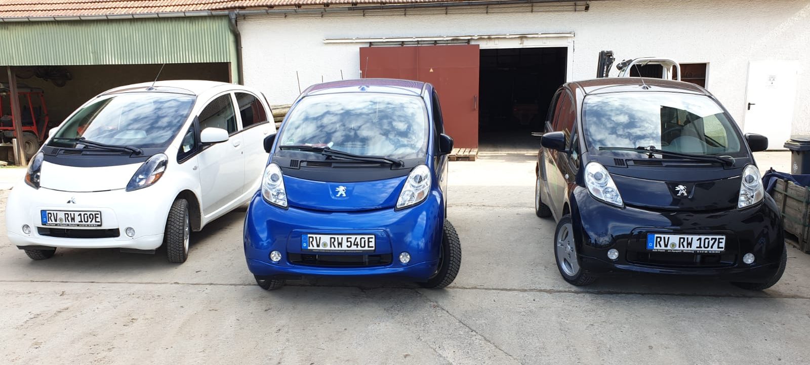 3-Autos-1600x721